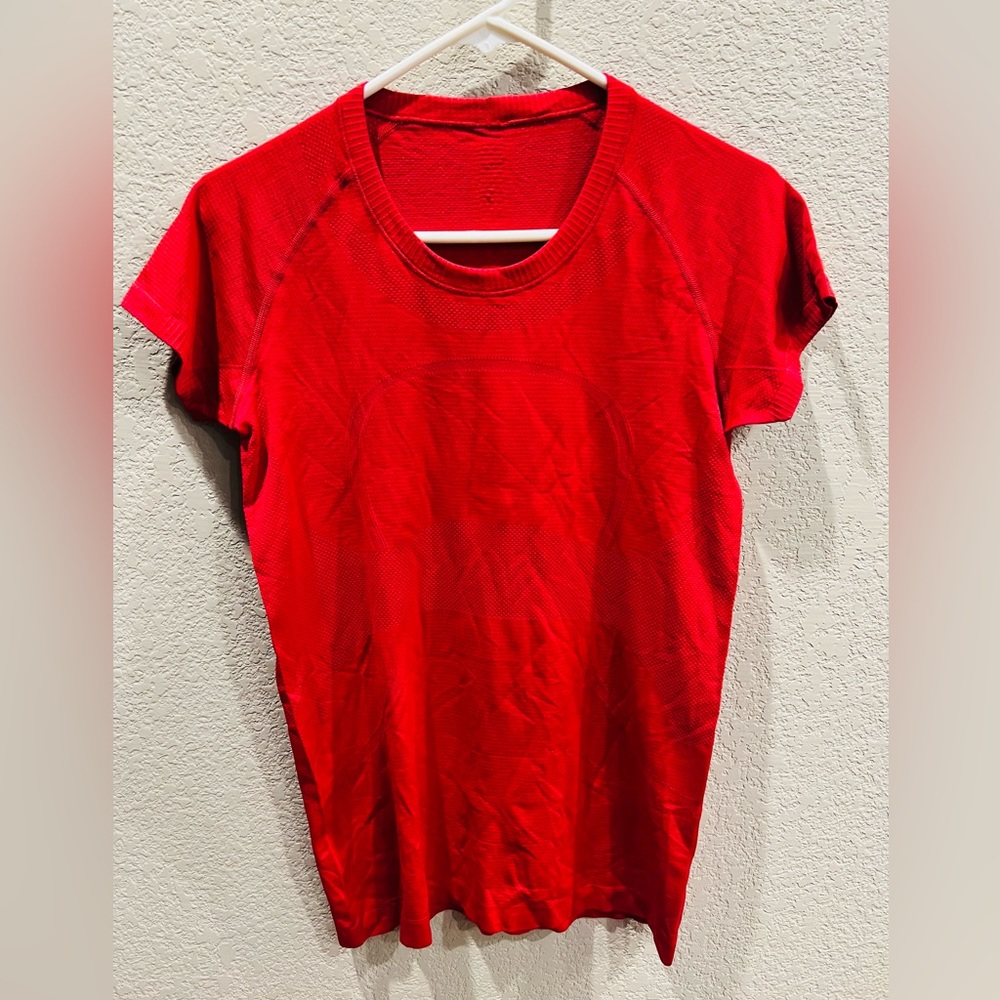 Lululemon Swiftly Tech Short Sleeve Red top fabulous color size 10